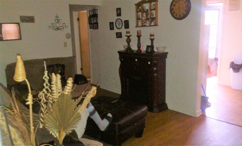 Livingroom view from entry door - 5876 N 32nd St