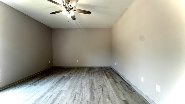 Building Photo - 1311 Antoine Dr