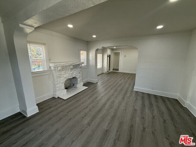 Building Photo - 1458 W 36th St