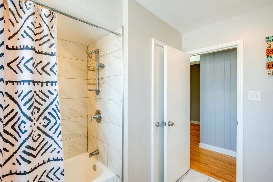 Building Photo - 8136 S Kedzie Ave