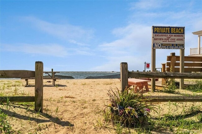 Building Photo - 869 Beach St