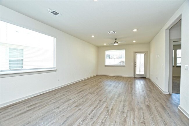 Building Photo - 204 Merrick Rd