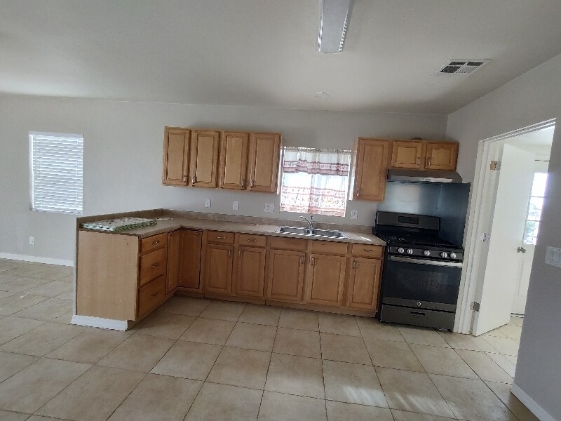 Building Photo - 20041 S Neighbours Blvd