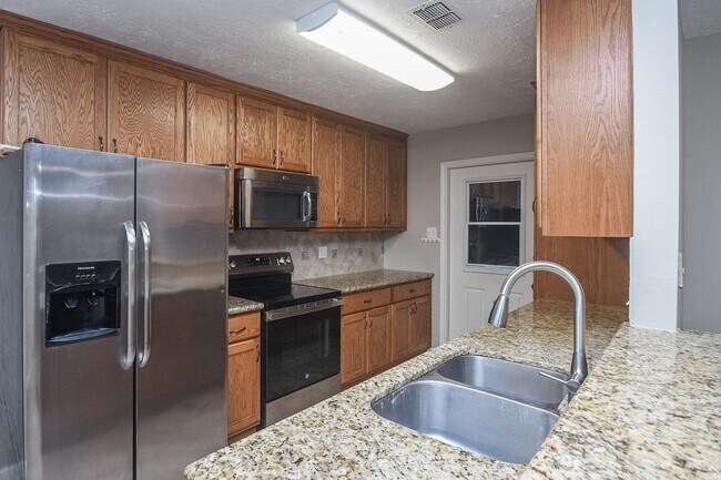 Building Photo - 13607 Elm Ct