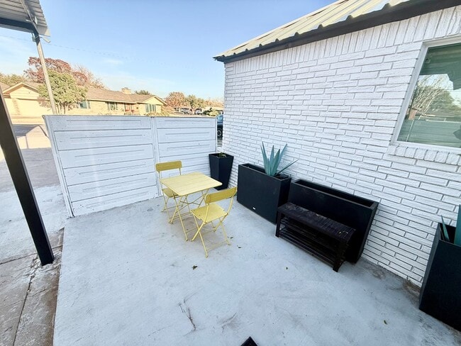 Building Photo - 200 Santa Rita Dr