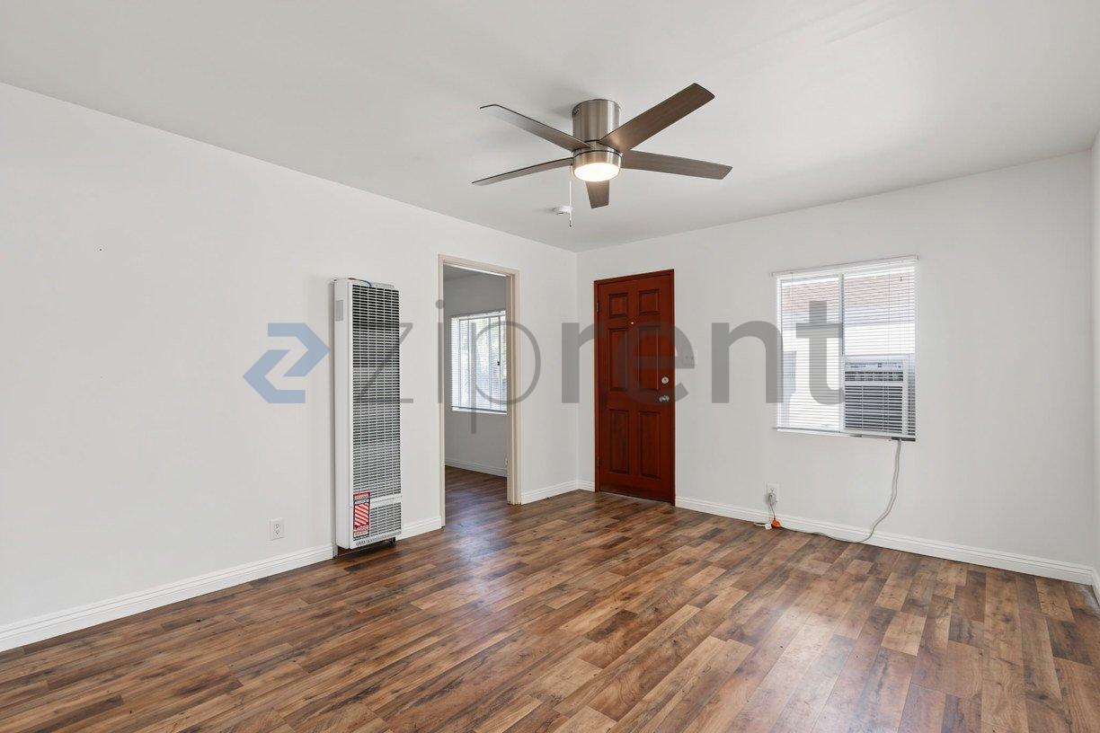 Building Photo - Unit