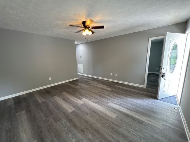 Building Photo - Newer Duplex Located Near the Heart of Tullahoma!