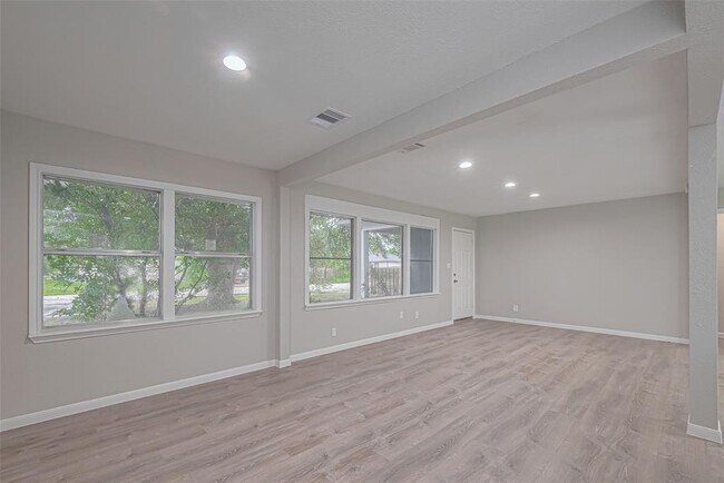 Building Photo - 7702 Darnay Dr