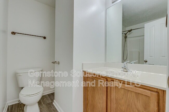 Building Photo - 1303 Vermont Ct