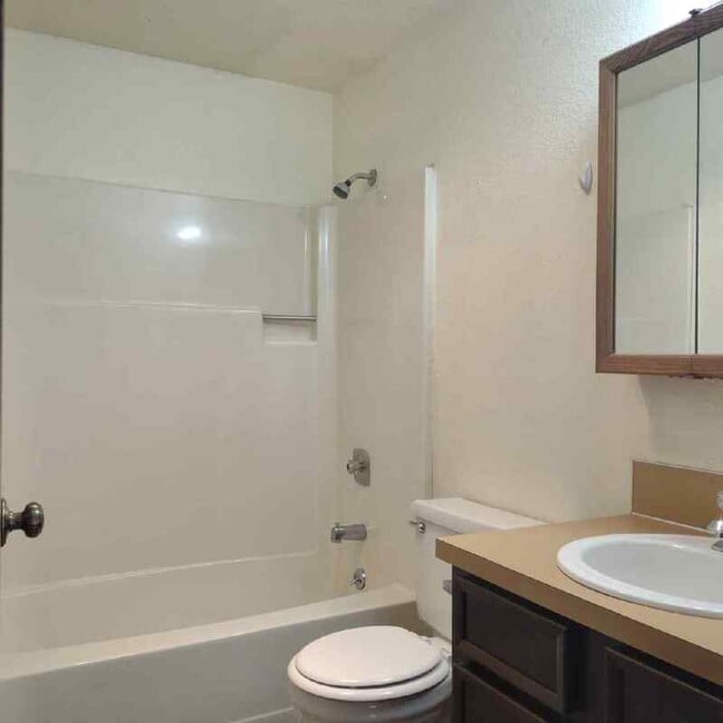 Building Photo - 303 NW Tumlin Ave