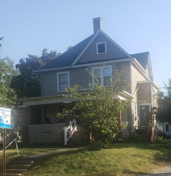 Primary Photo - 201 E Dover Ct