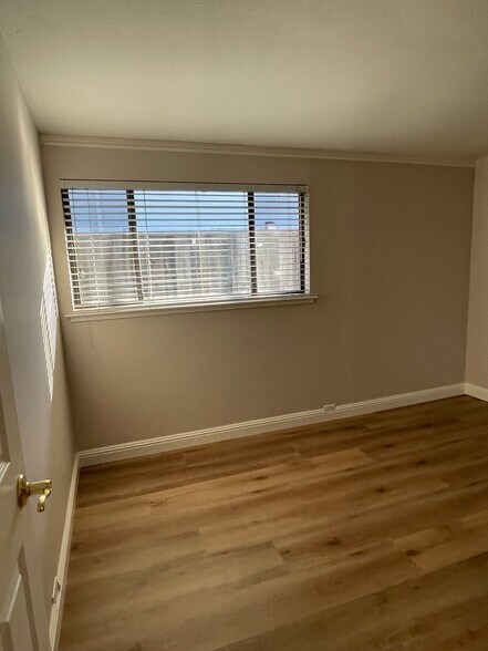 Building Photo - 10210 Sterling Blvd