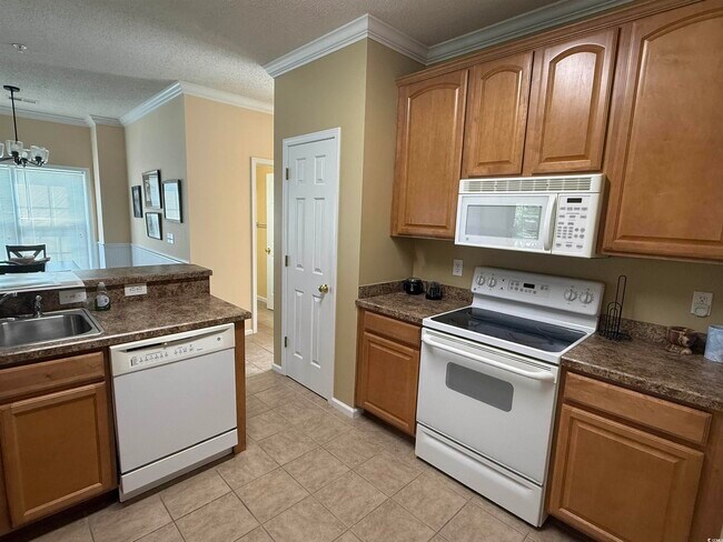 Building Photo - 5858 Longwood Dr