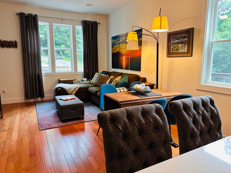 Building Photo - 14 Constitution Ct