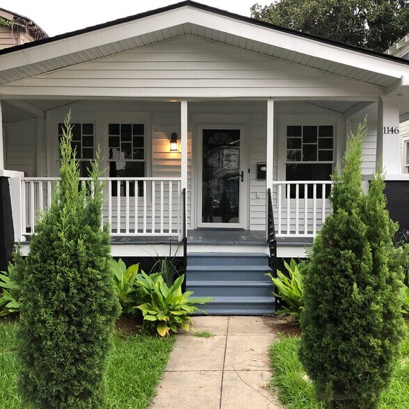 Front Porch - 1146 King St