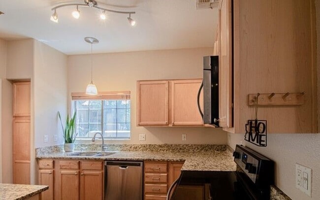 Building Photo - Gorgeous 2/2.5 condo for rent in Scottsdale.