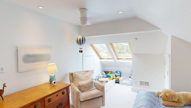 Building Photo - Downtown San Anselmo Updated 4x3 + aupair ...