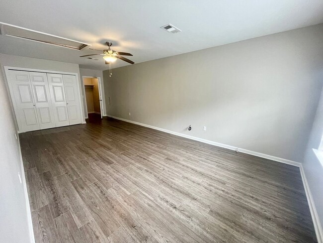 Building Photo - Updated home within walking distance of UAMS