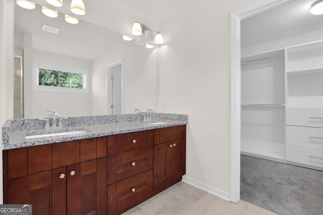 Building Photo - 232 Cashes Dr