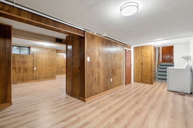 Building Photo - 43 Greenwich Rd