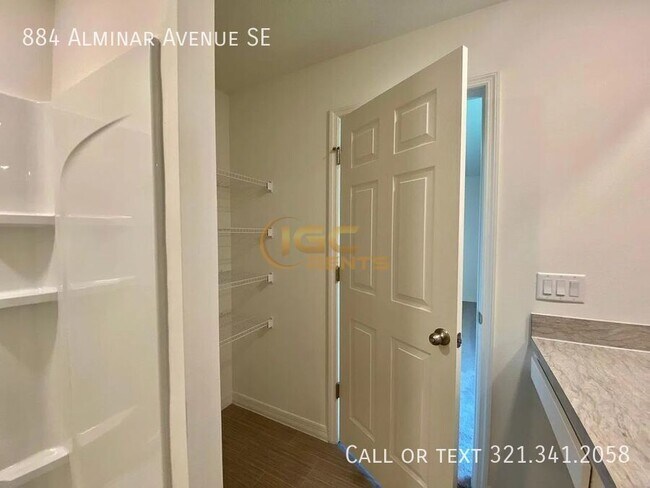 Building Photo - 884 Alminar Ave SE