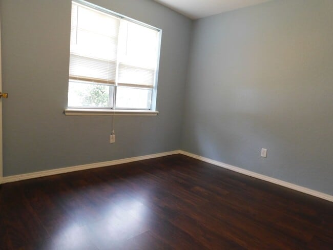 Building Photo - Cute 3 Bedroom 2 Bath House for Rent  Move In Special!