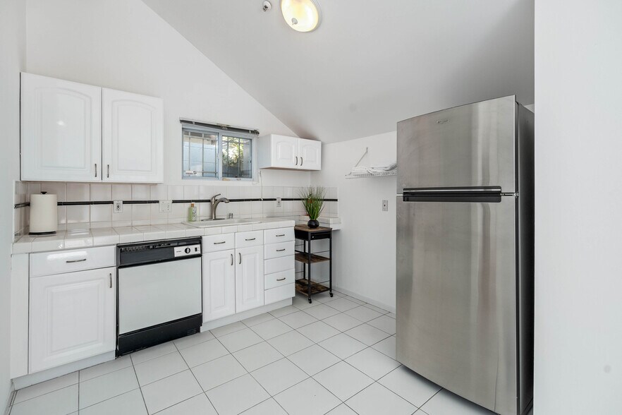 Building Photo - 140 N Carson Rd