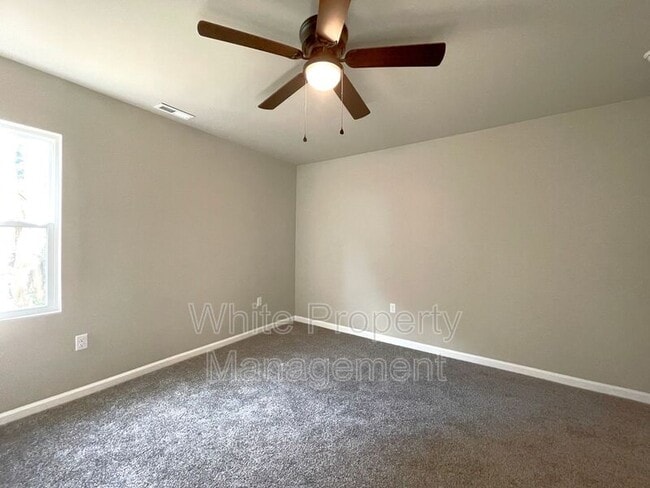 Building Photo - 706 Hillside St