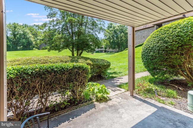 Building Photo - 5805 Royal Ridge Dr