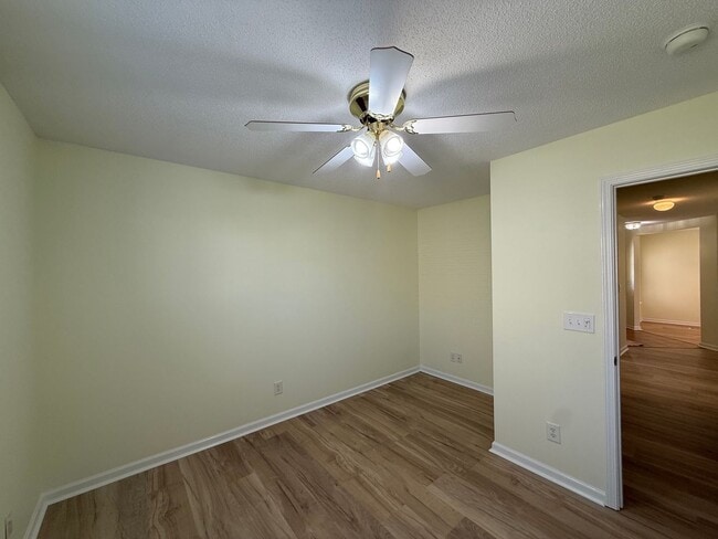 Building Photo - Myrtle Beach - 3 Bedroom / 2 Bathroom Home