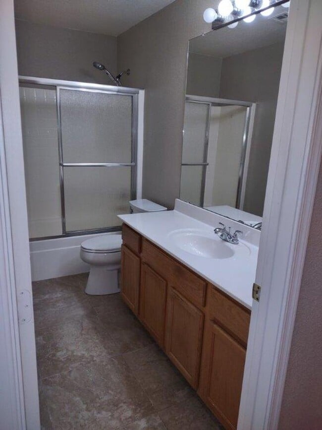Building Photo - PEORIA ESTATES