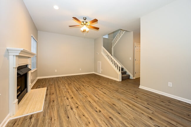 Building Photo - 636 Magnolia Ln