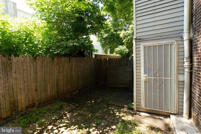 Building Photo - 1212 S Melville St