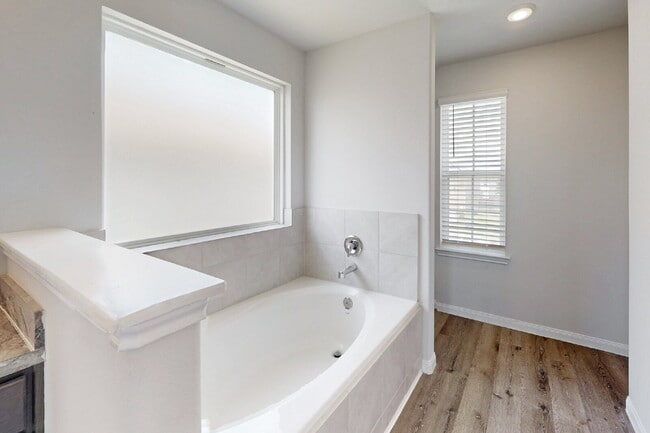 Building Photo - 968 Rice Dr