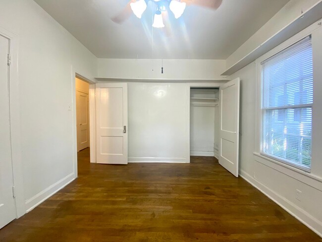 Building Photo - Harris- 3207 1/2