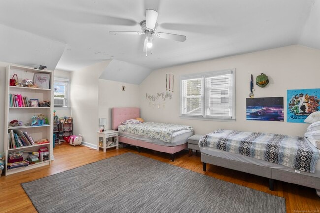 Building Photo - 214 Country Rd