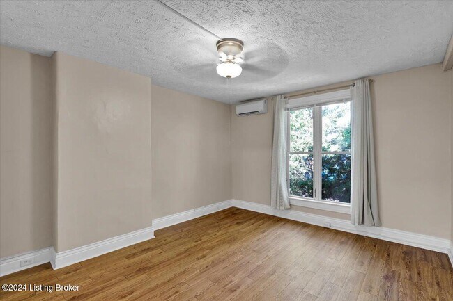 Building Photo - 1802 Deerwood Ave