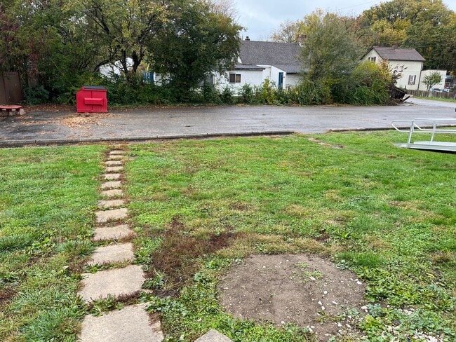 Building Photo - 1001-1007 Brown Road