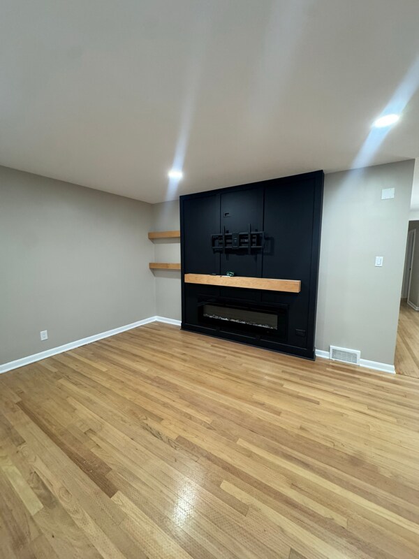 Building Photo - 1640 N Narragansett Ave