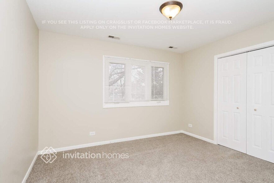 Building Photo - 8732 Oak Park Ave