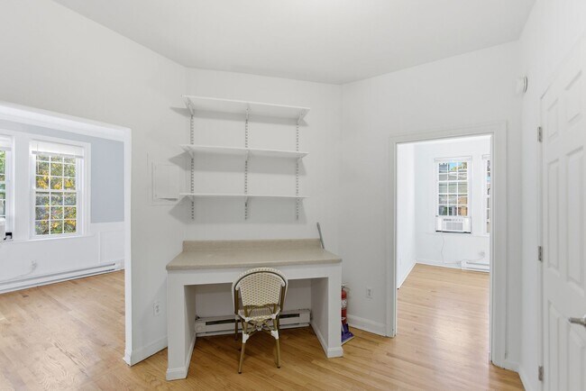 Building Photo - Lovely 3 BR/1 BA Apartment in H Street Cor...