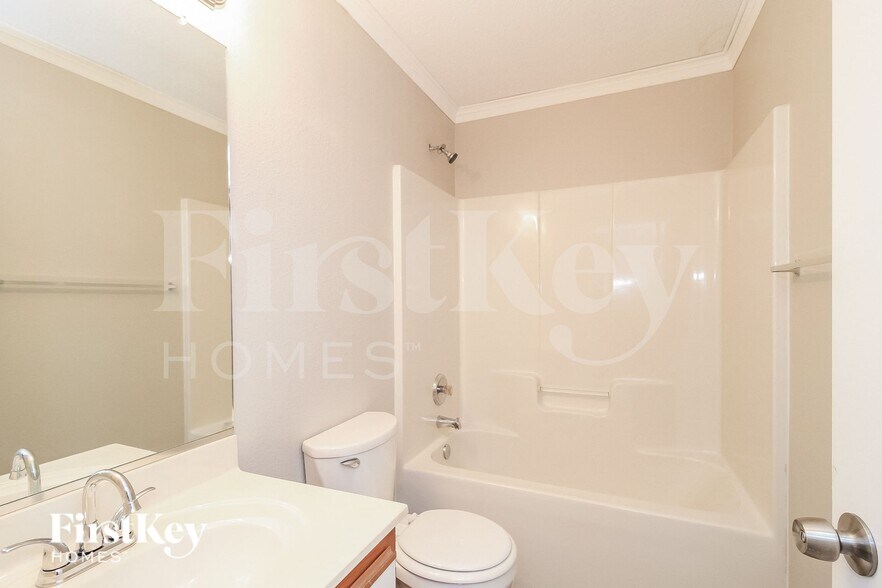 Building Photo - 1717 Challock Way