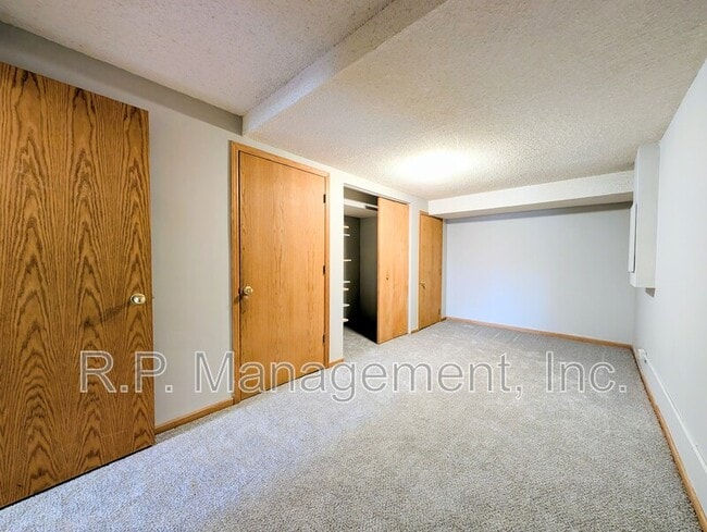 Building Photo - 9200 Parkside Dr