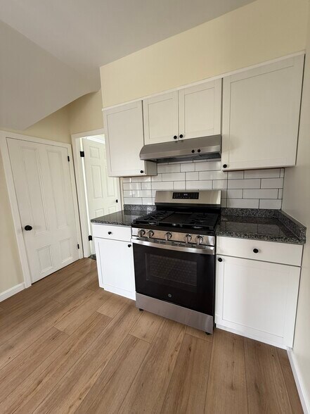 Building Photo - 80 Gladstone St