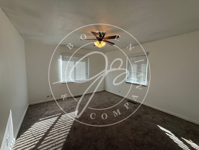 Building Photo - Beautiful 3 bedrooom Washington Local home...