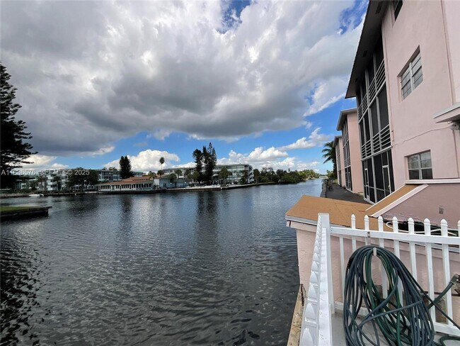 Building Photo - 2775 Taft St