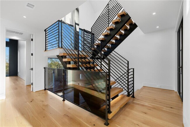 Building Photo - 1033 Reeder Cir NE