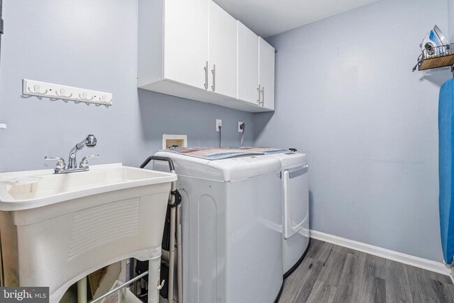 Building Photo - 13922 Rutgers Ct