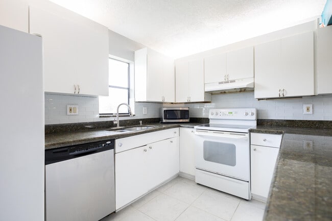 Building Photo - 9460 SW 61st Way