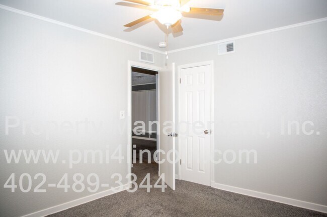 Building Photo - 2 Bedroom and 1 Bathroom Home Available For Rent!